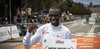 Kamworor, WR mezza maratona 2019