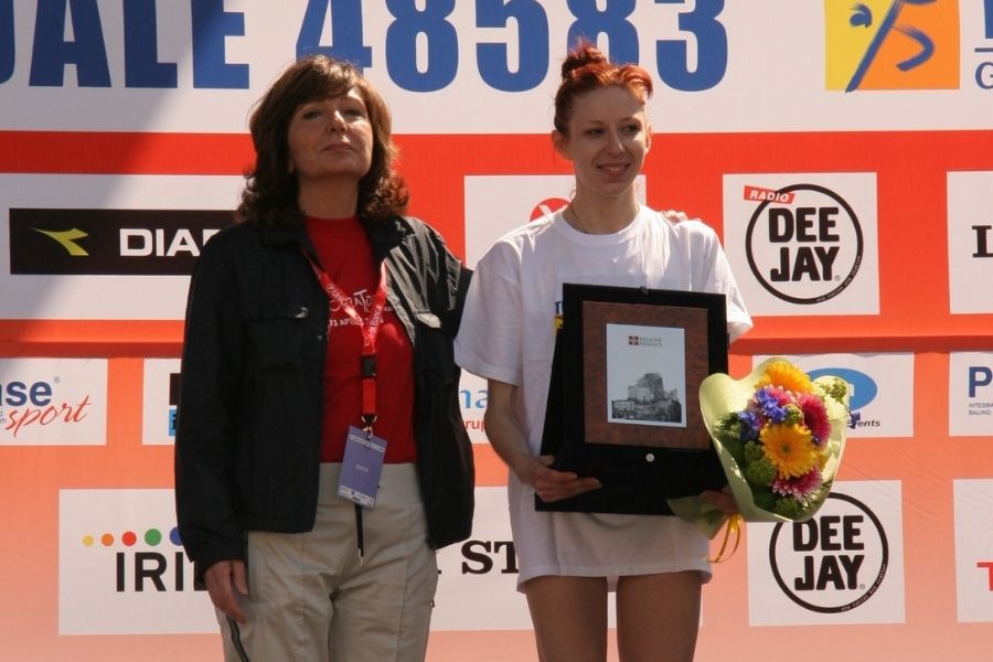 Vincenza Sicari-premiazione Maratona Torino 2008 (foto archivio)