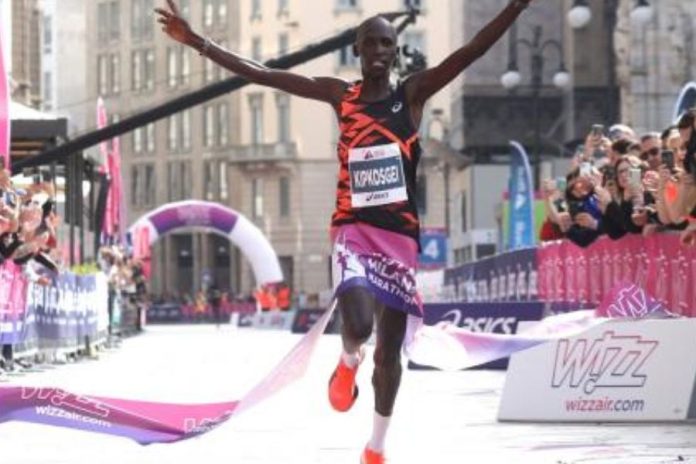 Titus Kimutai Kipkosgei (foto Colombo/organizzatori) Titus Kimutai Kipkosgei (foto Colombo/organizzatori)