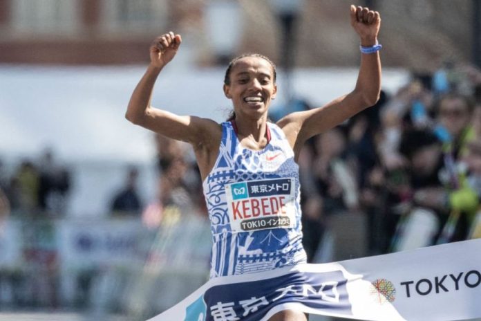 Sutume Bekede (foto Getty Images/AFP-YUICHI YAMAZAKI) Sutume Bekede (foto Getty Images/AFP-YUICHI YAMAZAKI)