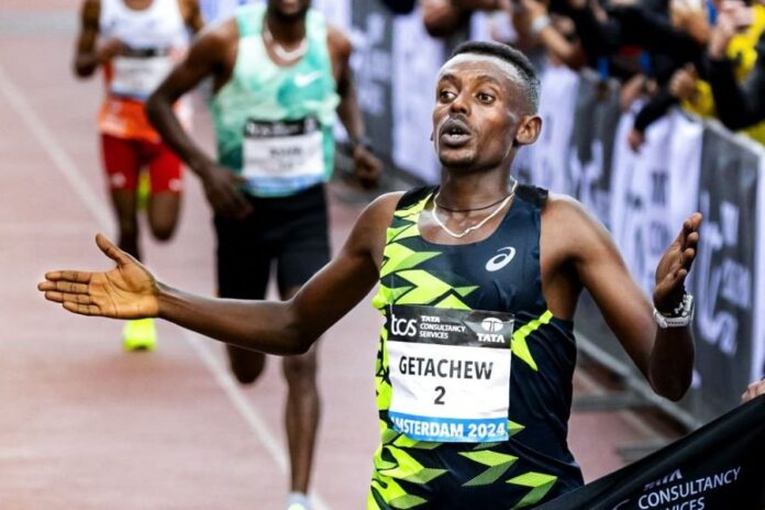 Tsegaye Getachew (foto Getty Images/AFP-RAMON VAN FLYMEN)